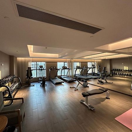 Mehood Lestie International Hotel Nancun Wanbo Metro Station Branch - Free Shuttle Bus To Canton Fair Complex During Canton Fair Period & Free Breakfast & Free Afternoon Tea & Free Midnight Snack & Free Vpn Internet Access Dış mekan fotoğraf