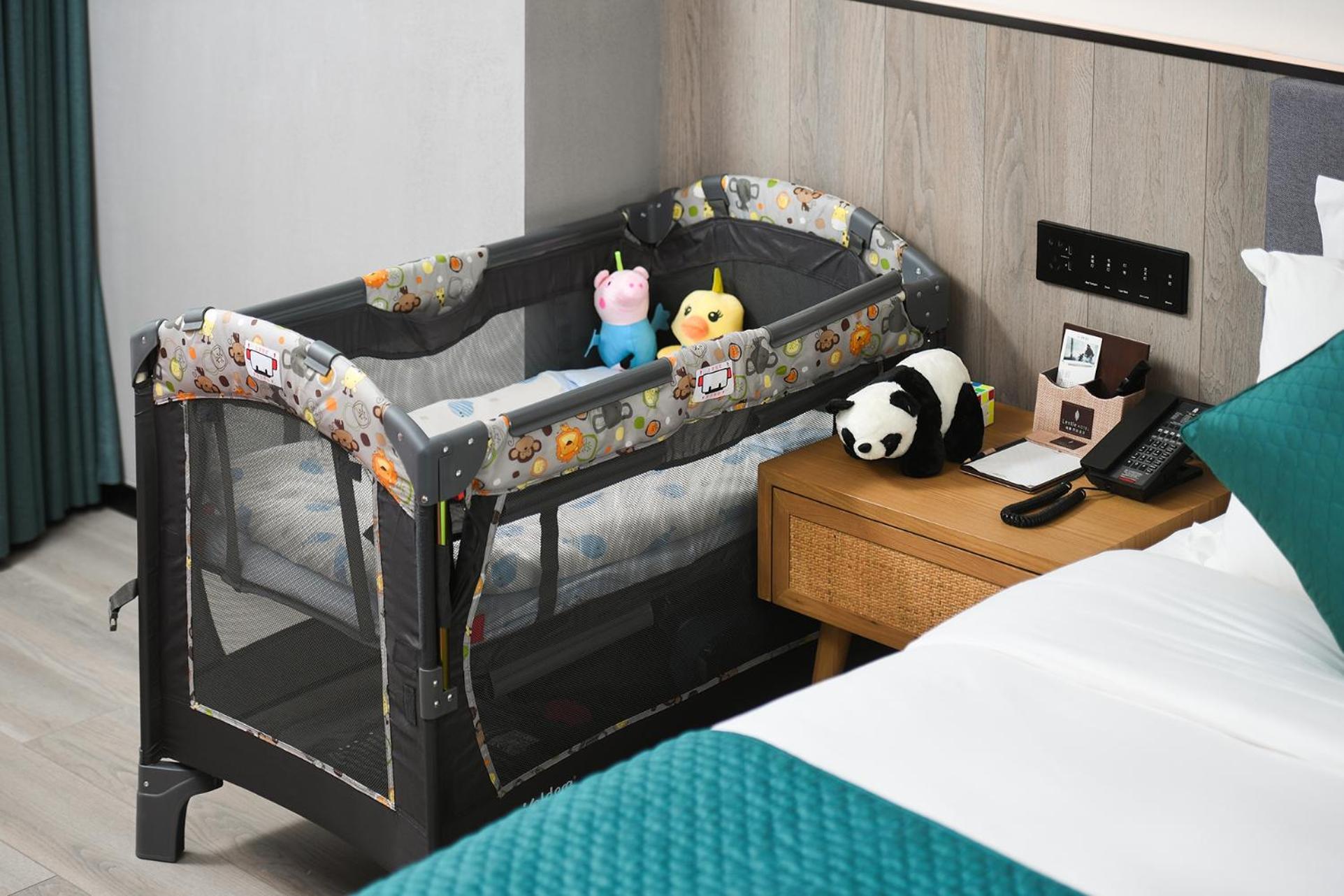 Mehood Lestie International Hotel Nancun Wanbo Metro Station Branch - Free Shuttle Bus To Canton Fair Complex During Canton Fair Period & Free Breakfast & Free Afternoon Tea & Free Midnight Snack & Free Vpn Internet Access Dış mekan fotoğraf