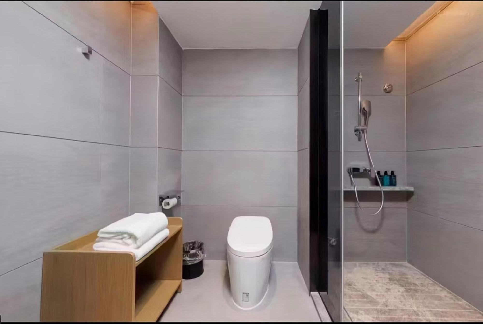 Mehood Lestie International Hotel Nancun Wanbo Metro Station Branch - Free Shuttle Bus To Canton Fair Complex During Canton Fair Period & Free Breakfast & Free Afternoon Tea & Free Midnight Snack & Free Vpn Internet Access Dış mekan fotoğraf
