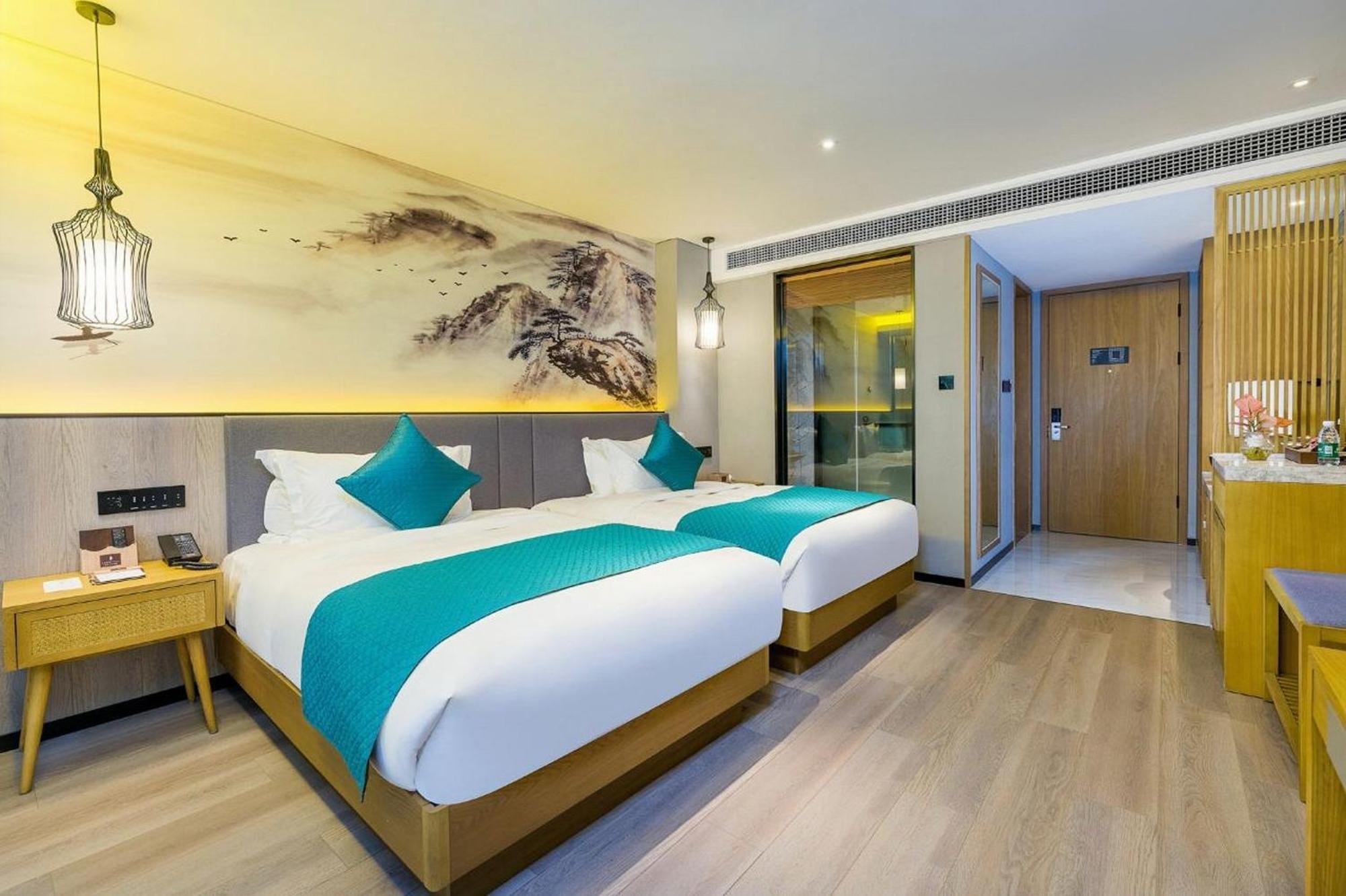 Mehood Lestie International Hotel Nancun Wanbo Metro Station Branch - Free Shuttle Bus To Canton Fair Complex During Canton Fair Period & Free Breakfast & Free Afternoon Tea & Free Midnight Snack & Free Vpn Internet Access Dış mekan fotoğraf