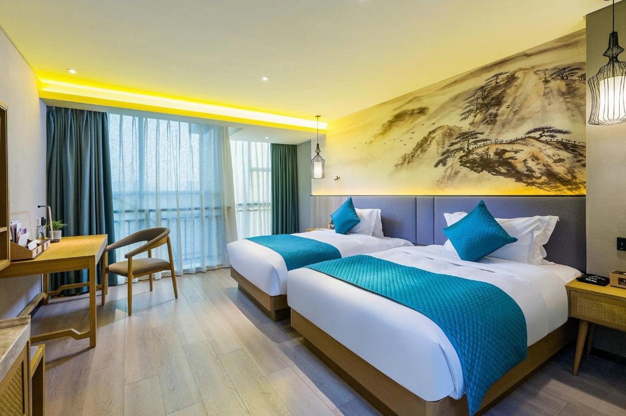 Mehood Lestie International Hotel Nancun Wanbo Metro Station Branch - Free Shuttle Bus To Canton Fair Complex During Canton Fair Period & Free Breakfast & Free Afternoon Tea & Free Midnight Snack & Free Vpn Internet Access Dış mekan fotoğraf