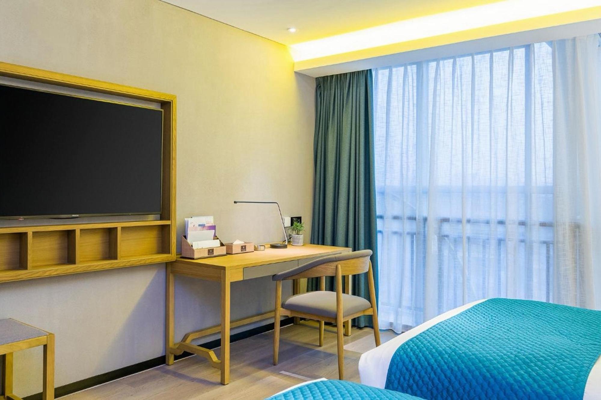 Mehood Lestie International Hotel Nancun Wanbo Metro Station Branch - Free Shuttle Bus To Canton Fair Complex During Canton Fair Period & Free Breakfast & Free Afternoon Tea & Free Midnight Snack & Free Vpn Internet Access Dış mekan fotoğraf