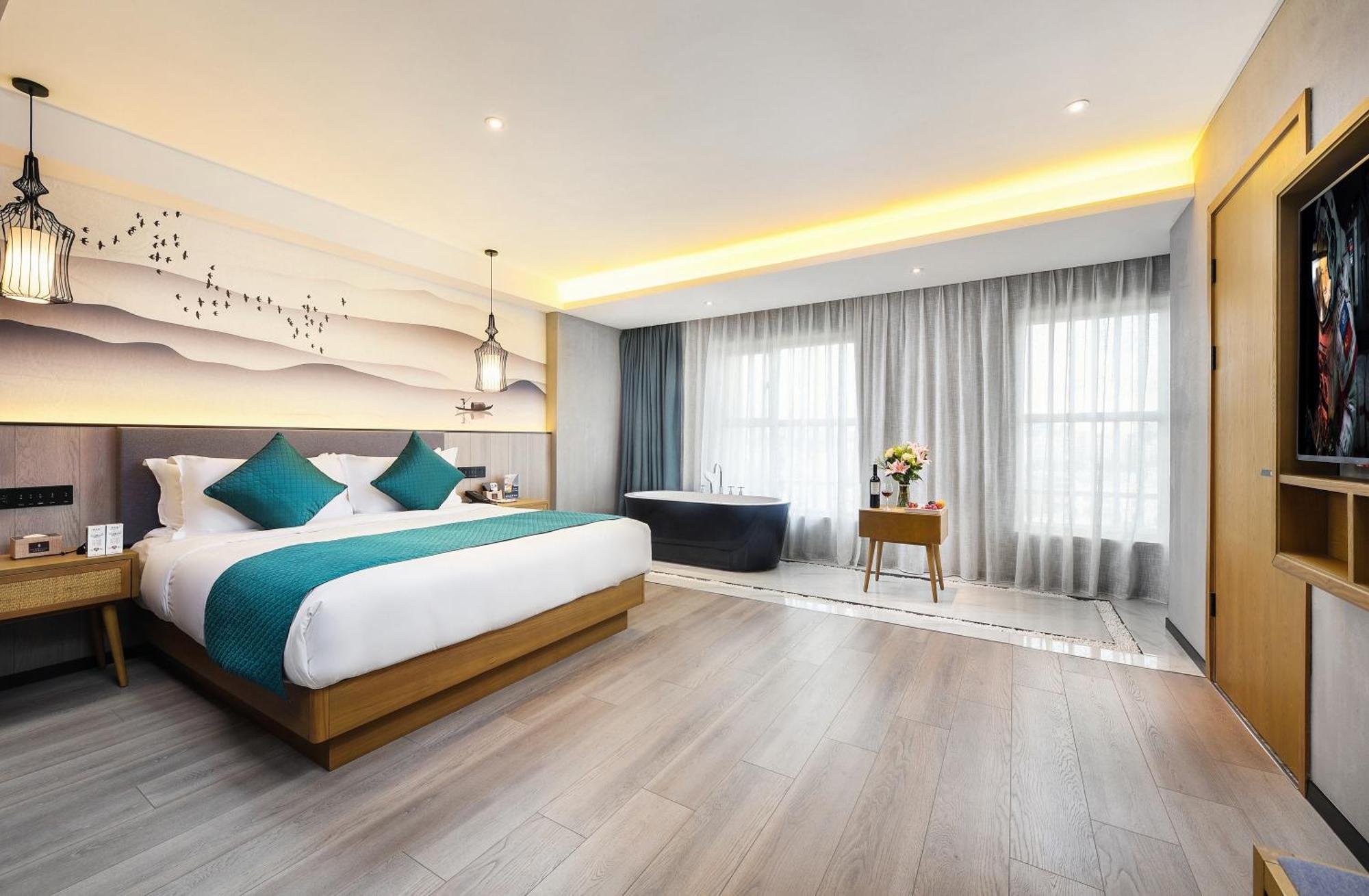 Mehood Lestie International Hotel Nancun Wanbo Metro Station Branch - Free Shuttle Bus To Canton Fair Complex During Canton Fair Period & Free Breakfast & Free Afternoon Tea & Free Midnight Snack & Free Vpn Internet Access Dış mekan fotoğraf