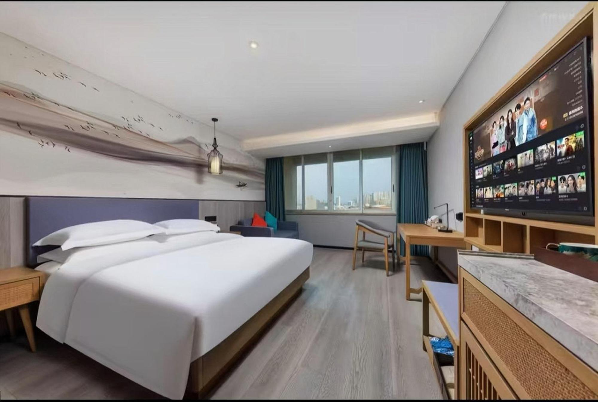 Mehood Lestie International Hotel Nancun Wanbo Metro Station Branch - Free Shuttle Bus To Canton Fair Complex During Canton Fair Period & Free Breakfast & Free Afternoon Tea & Free Midnight Snack & Free Vpn Internet Access Dış mekan fotoğraf