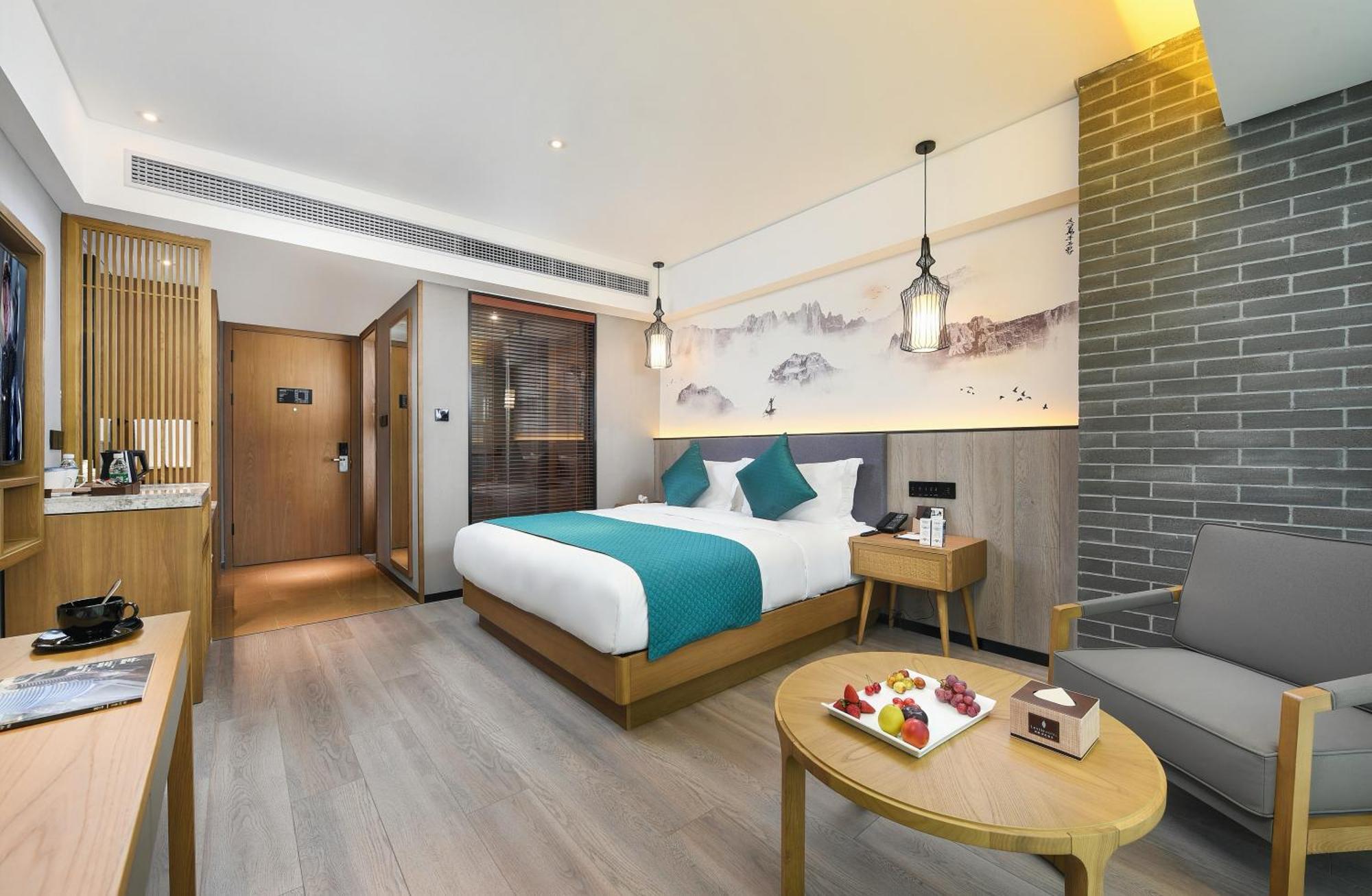 Mehood Lestie International Hotel Nancun Wanbo Metro Station Branch - Free Shuttle Bus To Canton Fair Complex During Canton Fair Period & Free Breakfast & Free Afternoon Tea & Free Midnight Snack & Free Vpn Internet Access Dış mekan fotoğraf