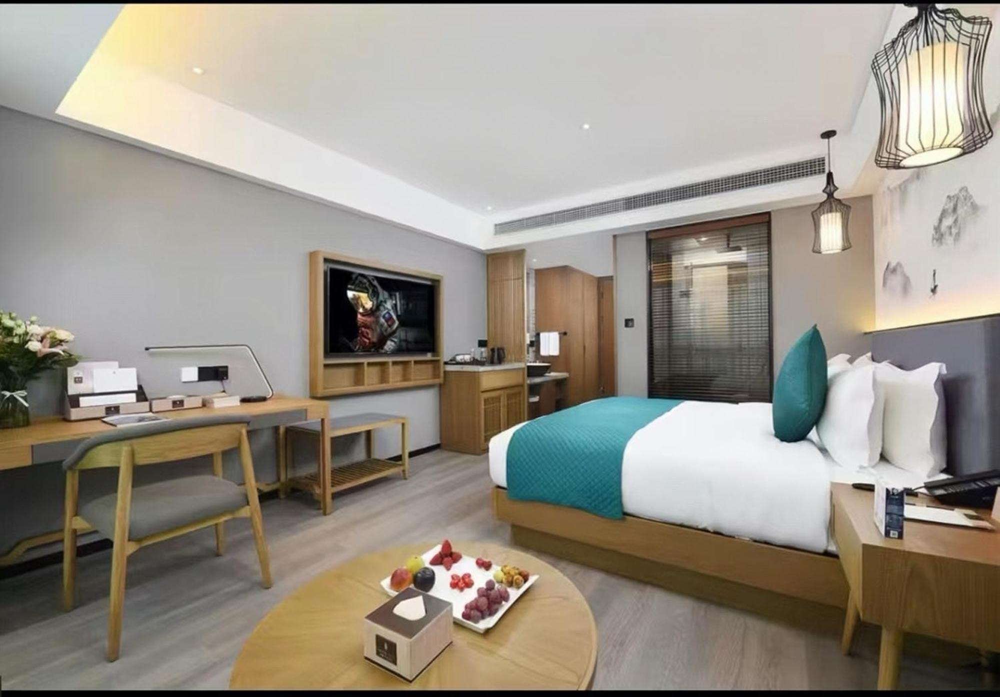 Mehood Lestie International Hotel Nancun Wanbo Metro Station Branch - Free Shuttle Bus To Canton Fair Complex During Canton Fair Period & Free Breakfast & Free Afternoon Tea & Free Midnight Snack & Free Vpn Internet Access Dış mekan fotoğraf