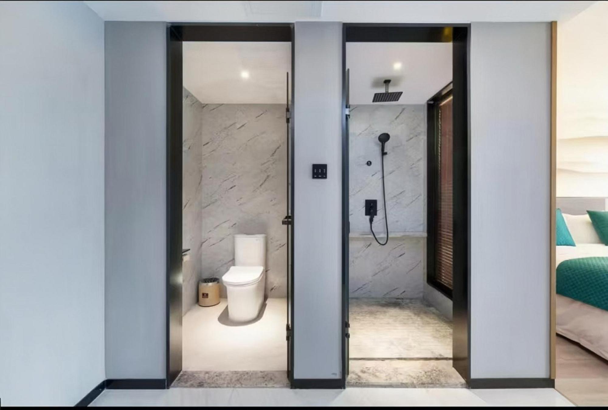 Mehood Lestie International Hotel Nancun Wanbo Metro Station Branch - Free Shuttle Bus To Canton Fair Complex During Canton Fair Period & Free Breakfast & Free Afternoon Tea & Free Midnight Snack & Free Vpn Internet Access Dış mekan fotoğraf