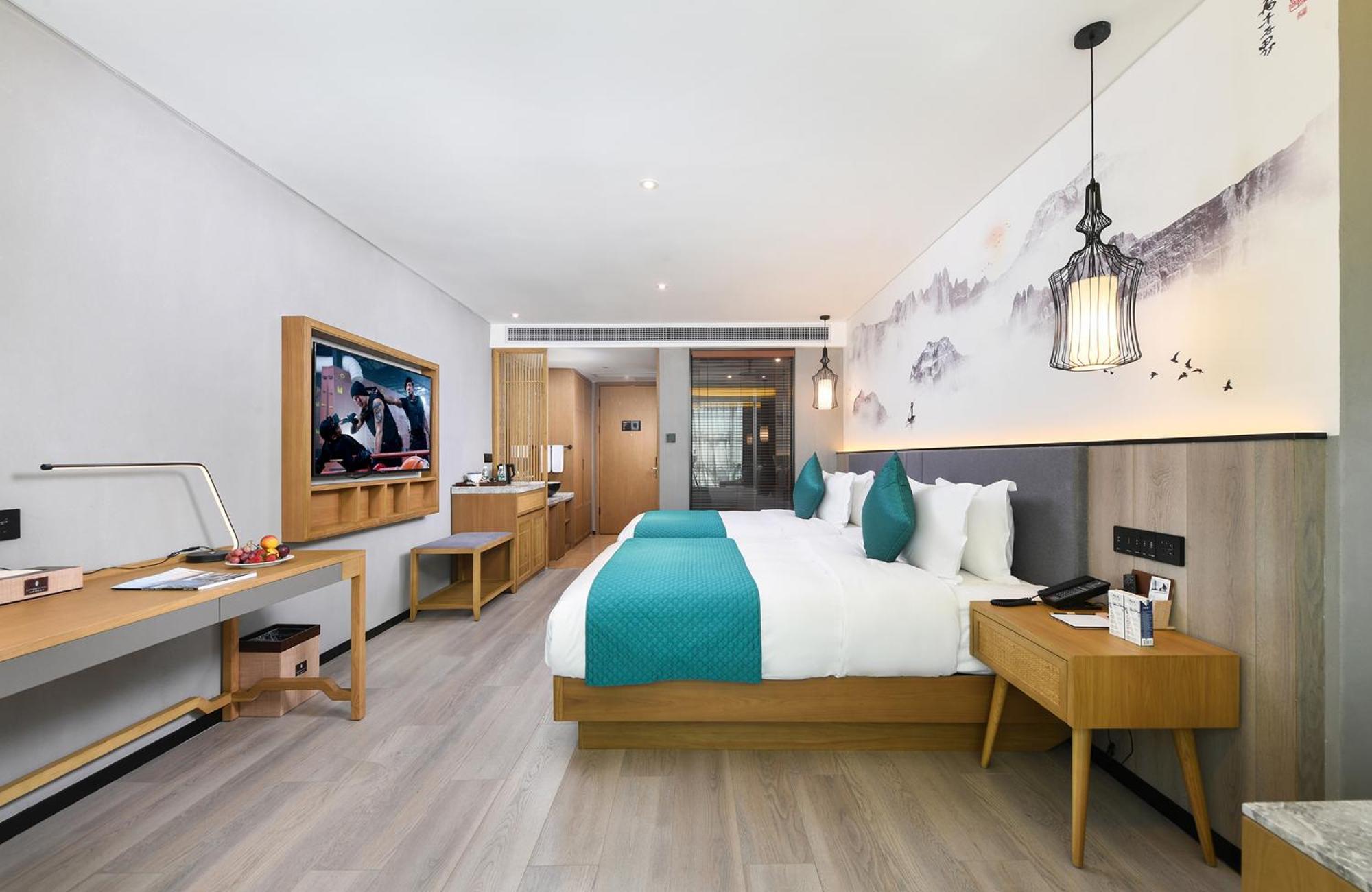Mehood Lestie International Hotel Nancun Wanbo Metro Station Branch - Free Shuttle Bus To Canton Fair Complex During Canton Fair Period & Free Breakfast & Free Afternoon Tea & Free Midnight Snack & Free Vpn Internet Access Dış mekan fotoğraf