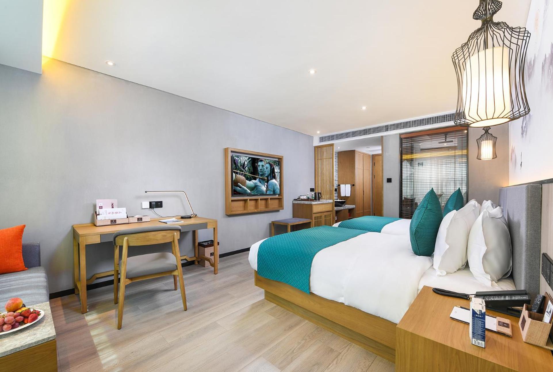 Mehood Lestie International Hotel Nancun Wanbo Metro Station Branch - Free Shuttle Bus To Canton Fair Complex During Canton Fair Period & Free Breakfast & Free Afternoon Tea & Free Midnight Snack & Free Vpn Internet Access Dış mekan fotoğraf