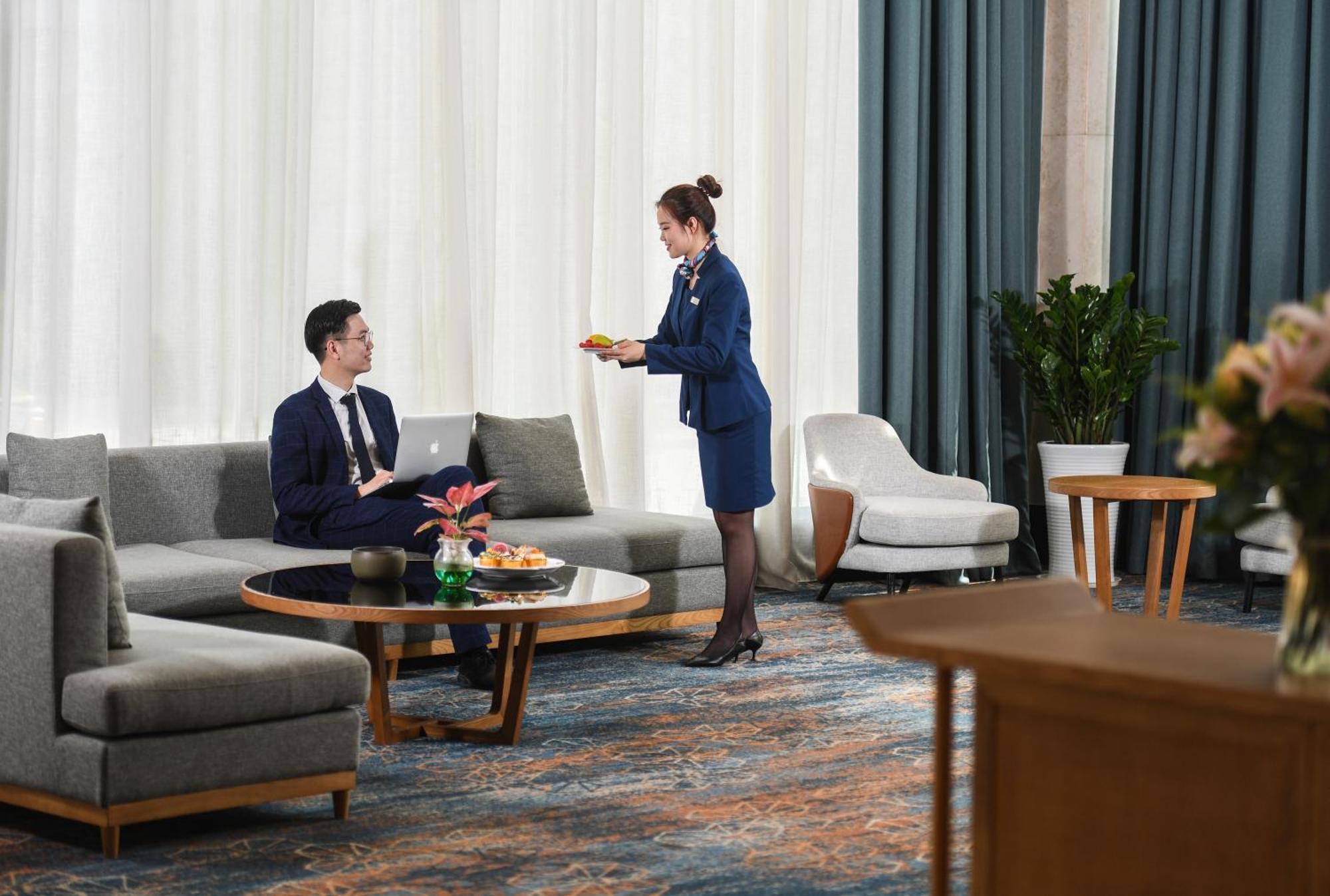 Mehood Lestie International Hotel Nancun Wanbo Metro Station Branch - Free Shuttle Bus To Canton Fair Complex During Canton Fair Period & Free Breakfast & Free Afternoon Tea & Free Midnight Snack & Free Vpn Internet Access Dış mekan fotoğraf