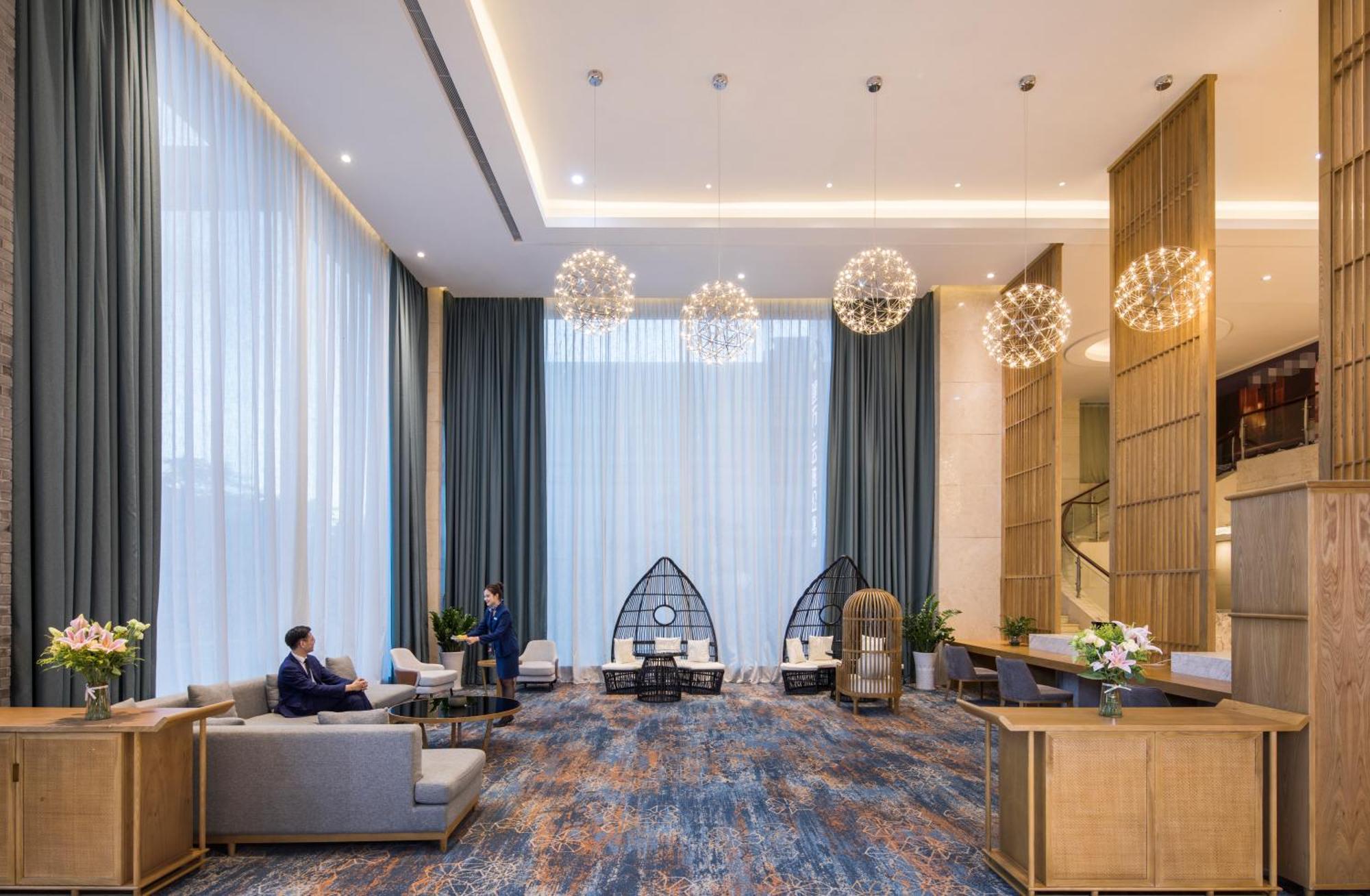 Mehood Lestie International Hotel Nancun Wanbo Metro Station Branch - Free Shuttle Bus To Canton Fair Complex During Canton Fair Period & Free Breakfast & Free Afternoon Tea & Free Midnight Snack & Free Vpn Internet Access Dış mekan fotoğraf
