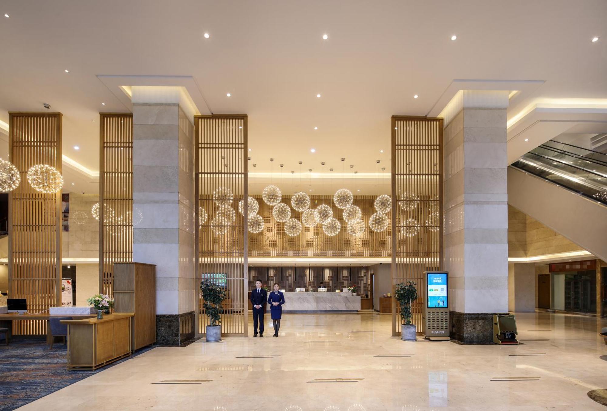Mehood Lestie International Hotel Nancun Wanbo Metro Station Branch - Free Shuttle Bus To Canton Fair Complex During Canton Fair Period & Free Breakfast & Free Afternoon Tea & Free Midnight Snack & Free Vpn Internet Access Dış mekan fotoğraf