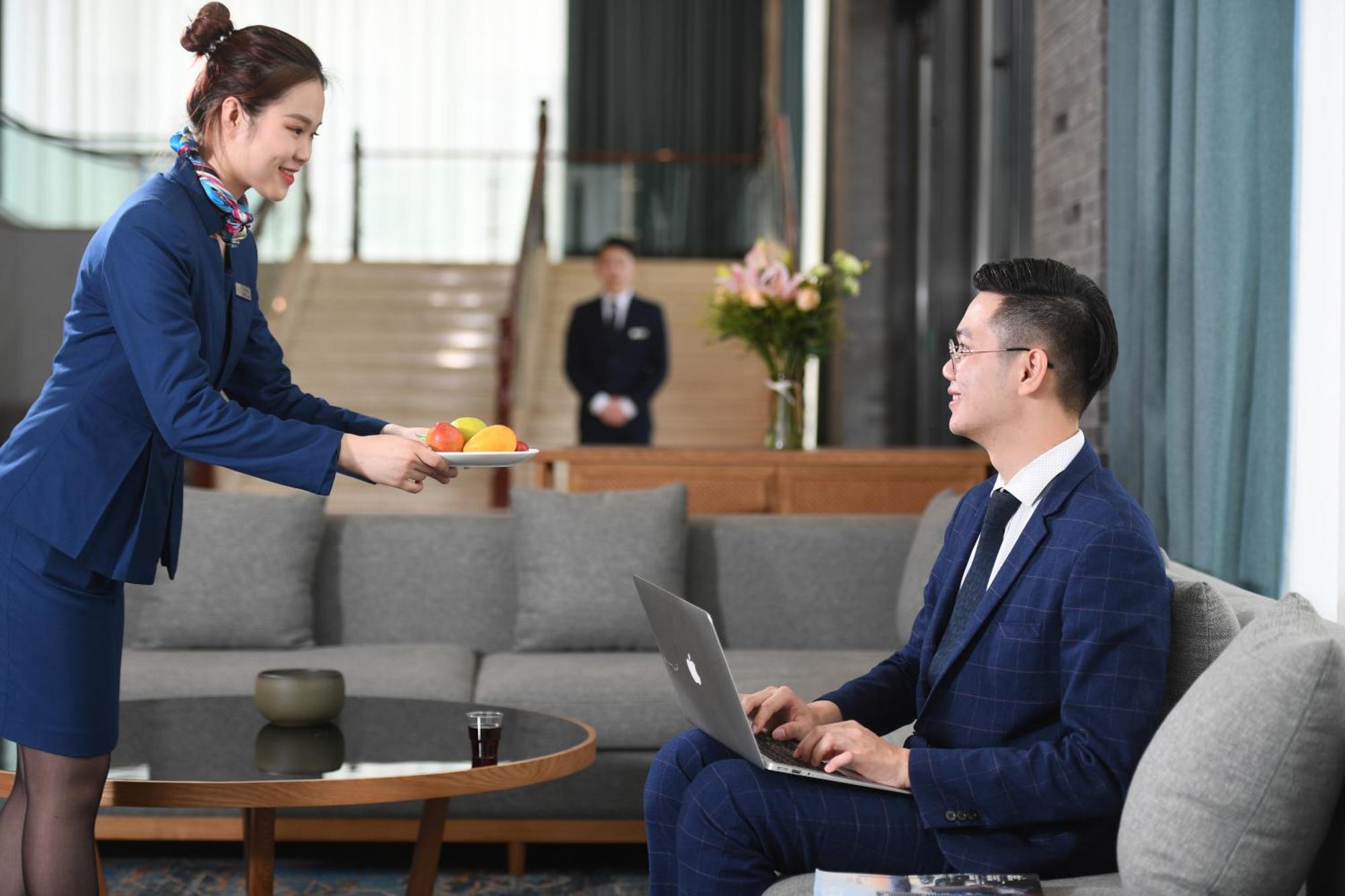 Mehood Lestie International Hotel Nancun Wanbo Metro Station Branch - Free Shuttle Bus To Canton Fair Complex During Canton Fair Period & Free Breakfast & Free Afternoon Tea & Free Midnight Snack & Free Vpn Internet Access Dış mekan fotoğraf
