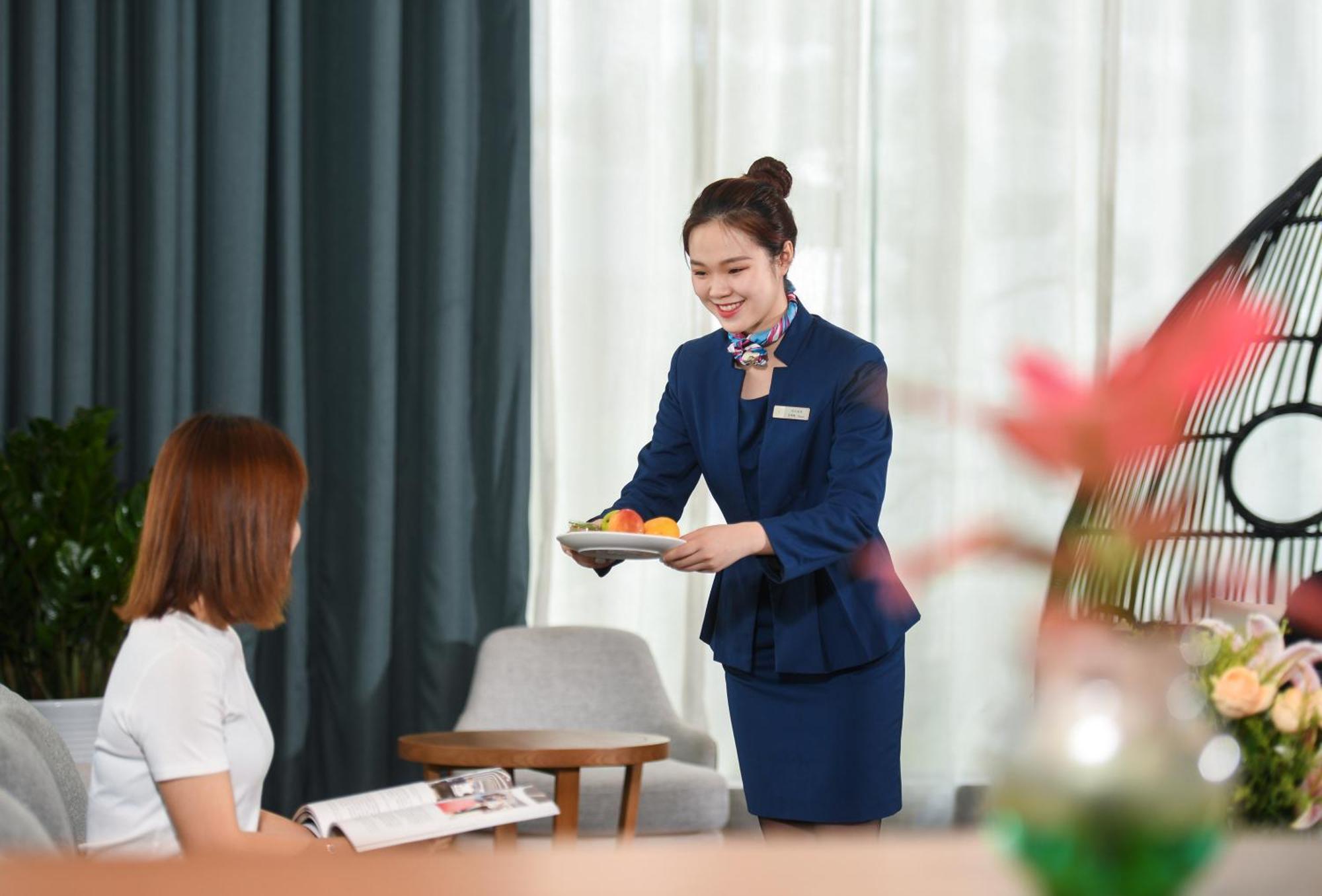 Mehood Lestie International Hotel Nancun Wanbo Metro Station Branch - Free Shuttle Bus To Canton Fair Complex During Canton Fair Period & Free Breakfast & Free Afternoon Tea & Free Midnight Snack & Free Vpn Internet Access Dış mekan fotoğraf
