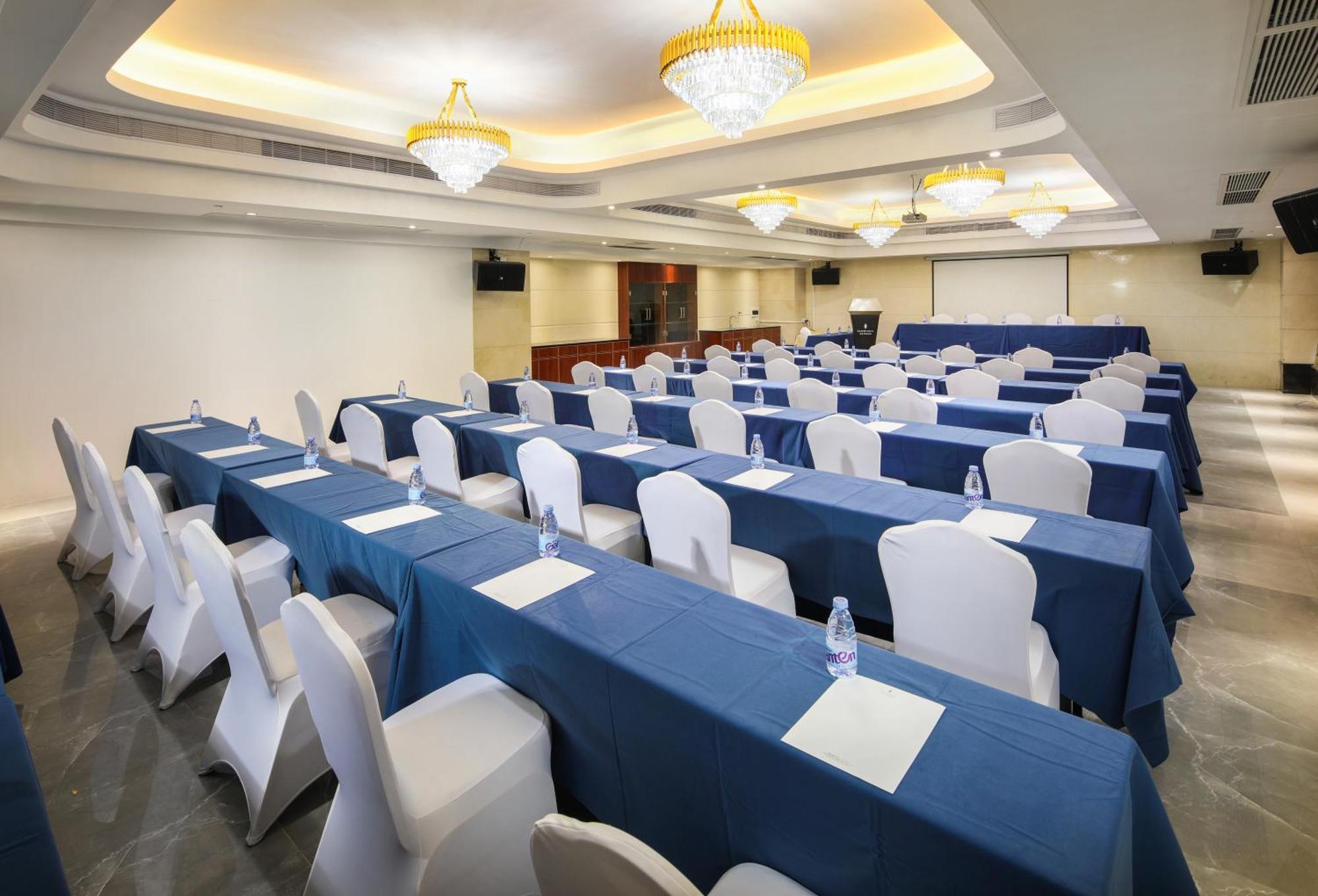 Mehood Lestie International Hotel Nancun Wanbo Metro Station Branch - Free Shuttle Bus To Canton Fair Complex During Canton Fair Period & Free Breakfast & Free Afternoon Tea & Free Midnight Snack & Free Vpn Internet Access Dış mekan fotoğraf