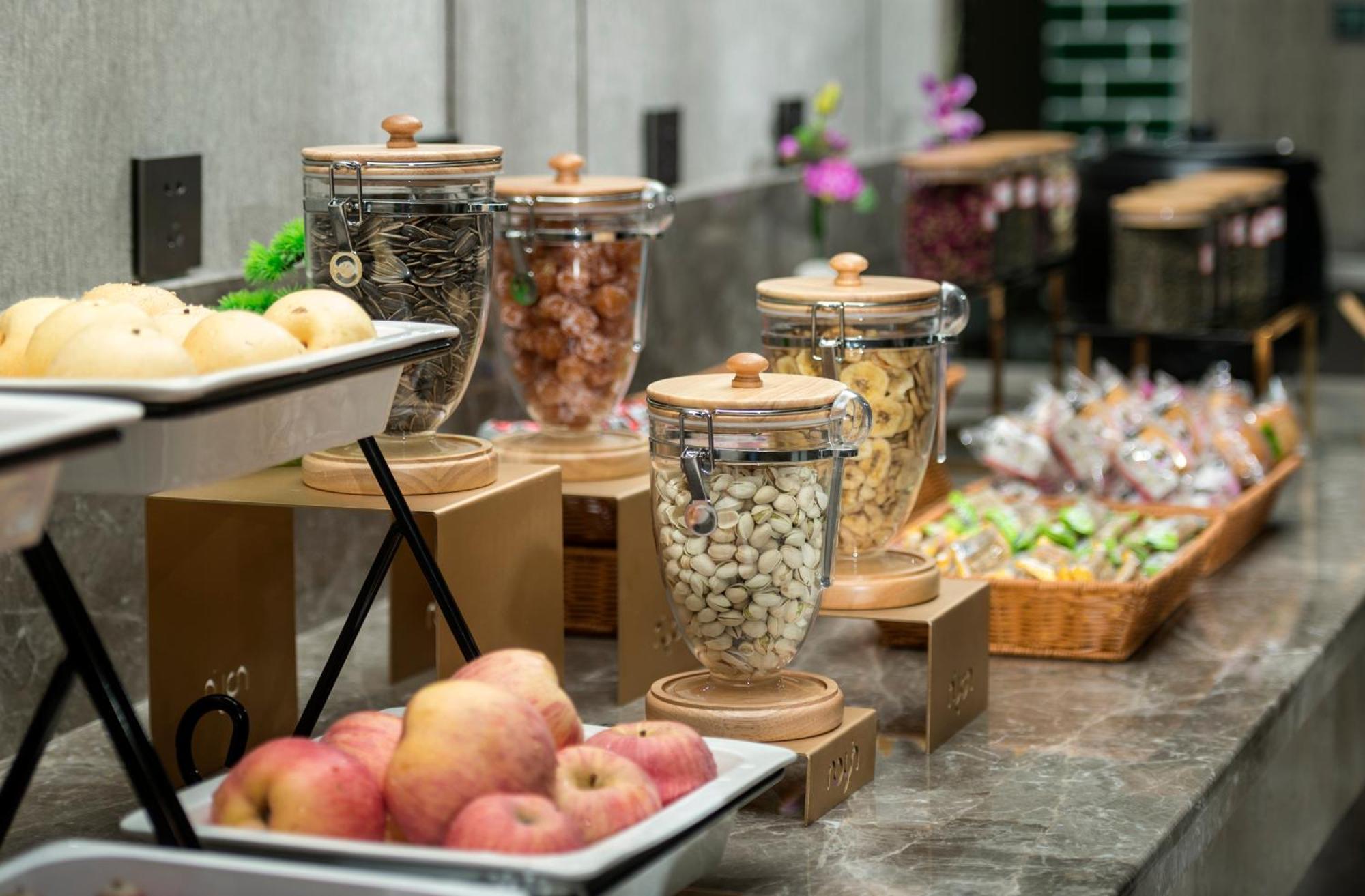 Mehood Lestie International Hotel Nancun Wanbo Metro Station Branch - Free Shuttle Bus To Canton Fair Complex During Canton Fair Period & Free Breakfast & Free Afternoon Tea & Free Midnight Snack & Free Vpn Internet Access Dış mekan fotoğraf