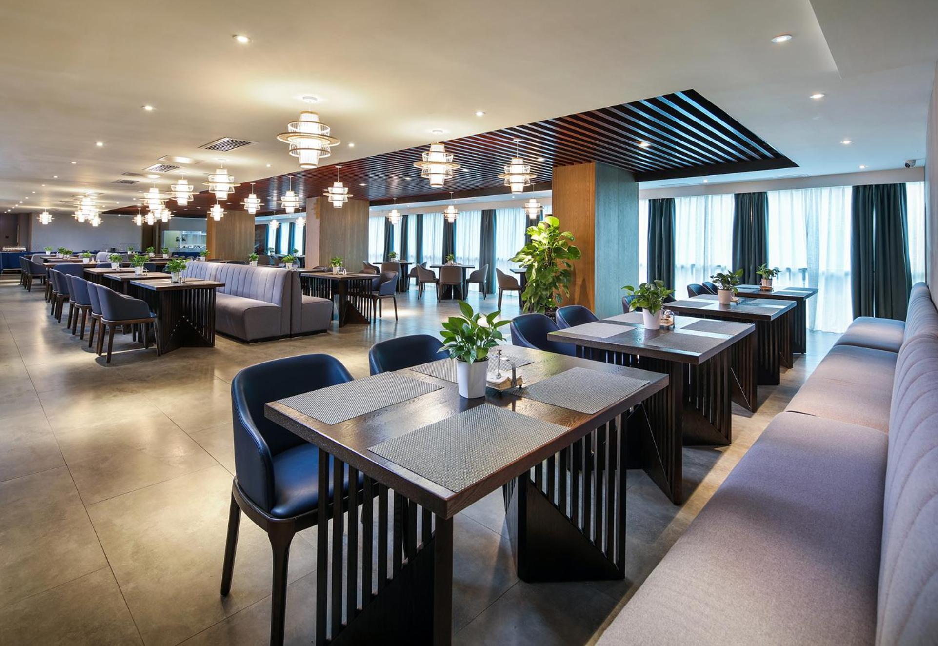 Mehood Lestie International Hotel Nancun Wanbo Metro Station Branch - Free Shuttle Bus To Canton Fair Complex During Canton Fair Period & Free Breakfast & Free Afternoon Tea & Free Midnight Snack & Free Vpn Internet Access Dış mekan fotoğraf